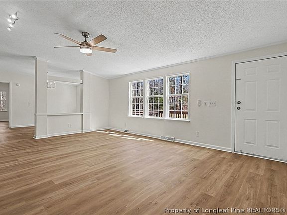 3rd image of 122 Saddlebrook Rd