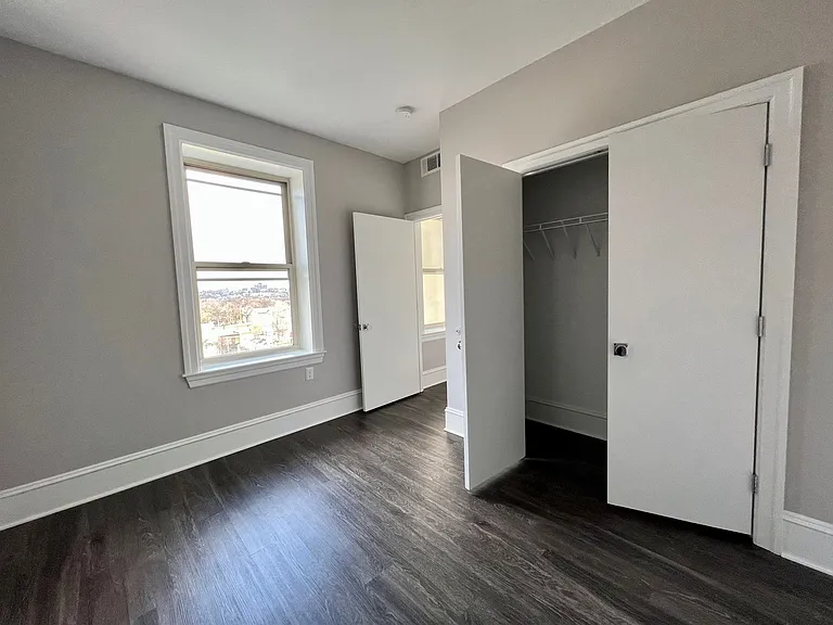 306 W Franklin — Photo 18