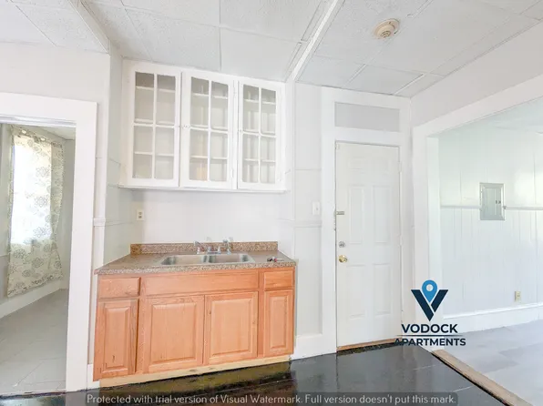212 Lyman St #3L, Holyoke, MA 01040
