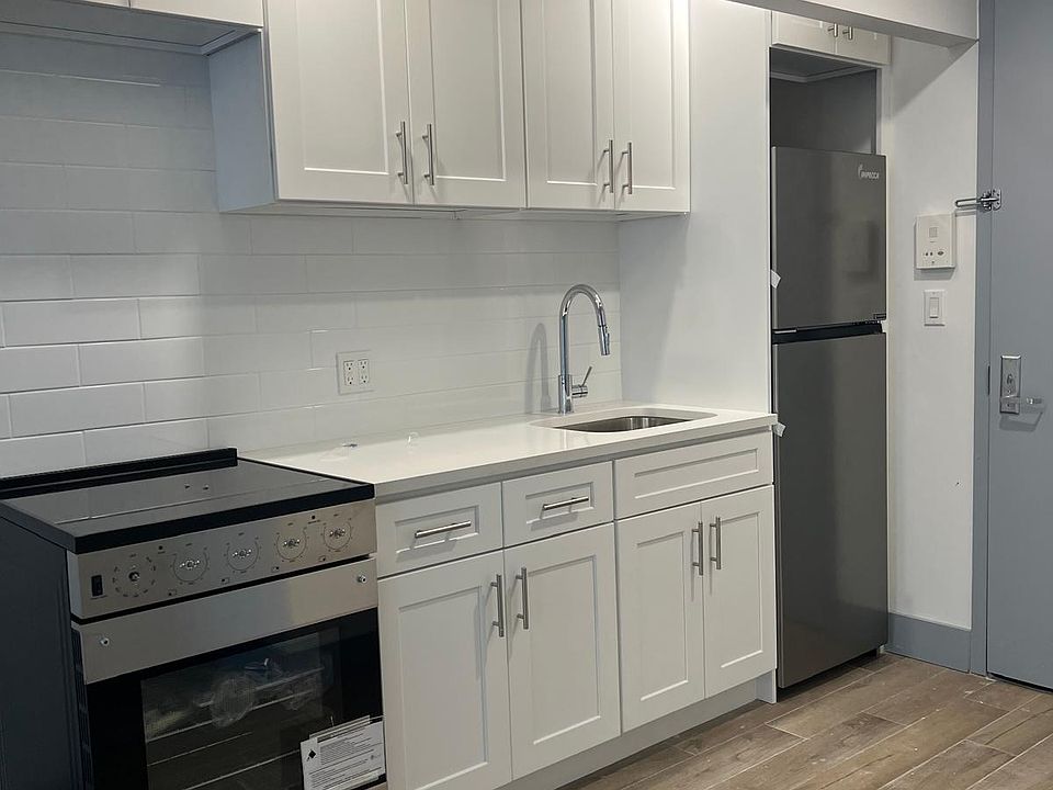 1st image of 1143 Hoe Ave #3B