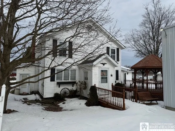 33 Maple St, Conewango Valley, NY 14726