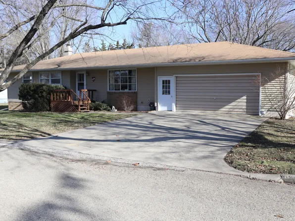 111 Wolf St, Walnut, IL 61376