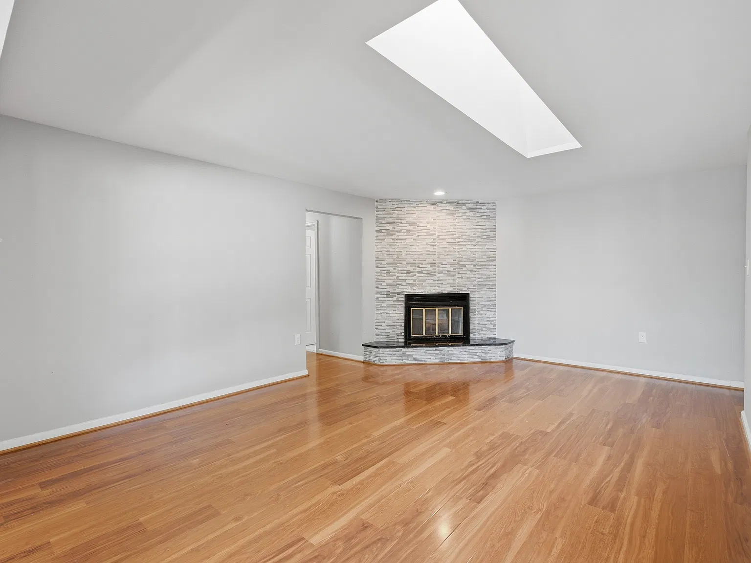 2 bed, 1002 sqft, $2,495 — Photo 3