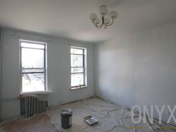 615 Union Avenue image 1 of 9