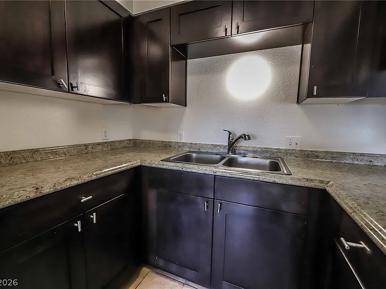 1404 E Mesquite Ave #8 — Photo 5