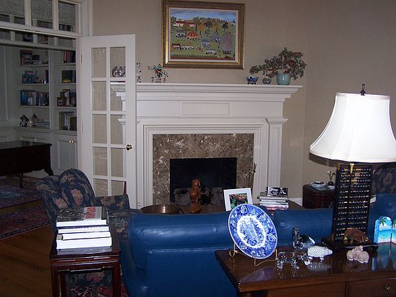 Formal Living Room w/French Doors 