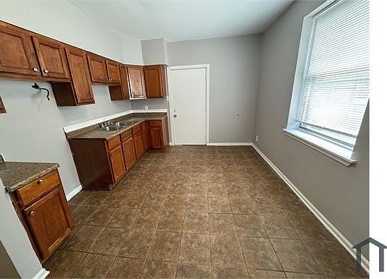 1st image of 230 N Pine Ave