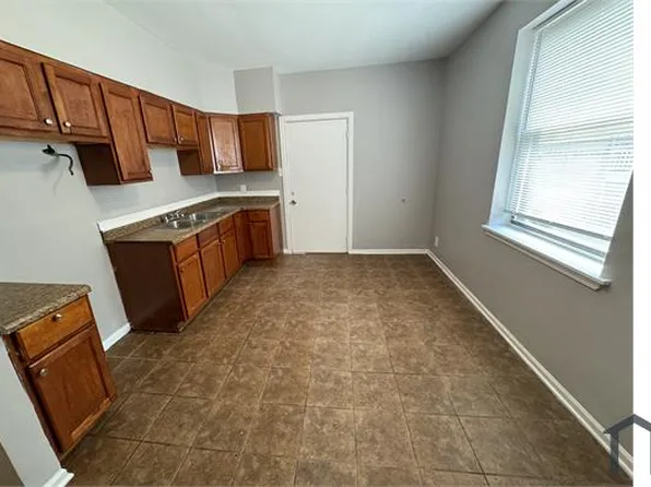 230 N Pine Ave, Chicago, IL 60644