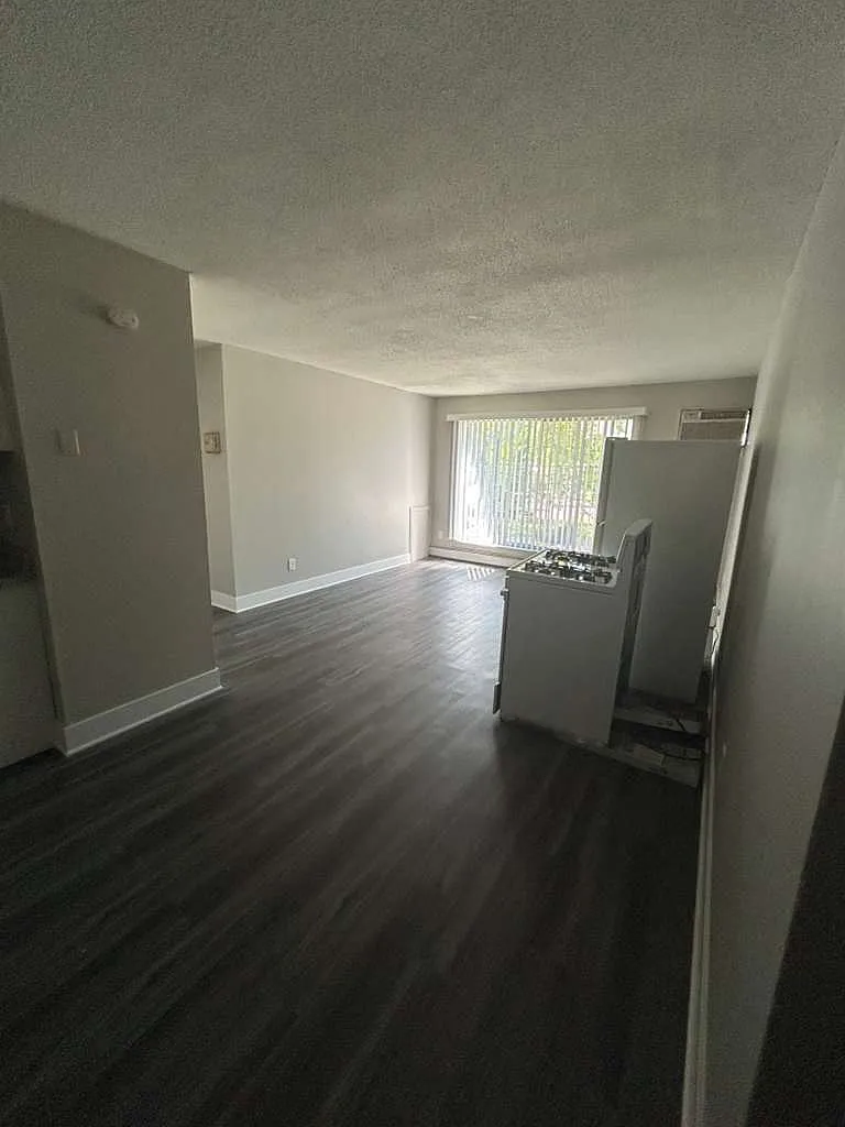 2 bed, 900 sqft, $1,550 — Photo 1