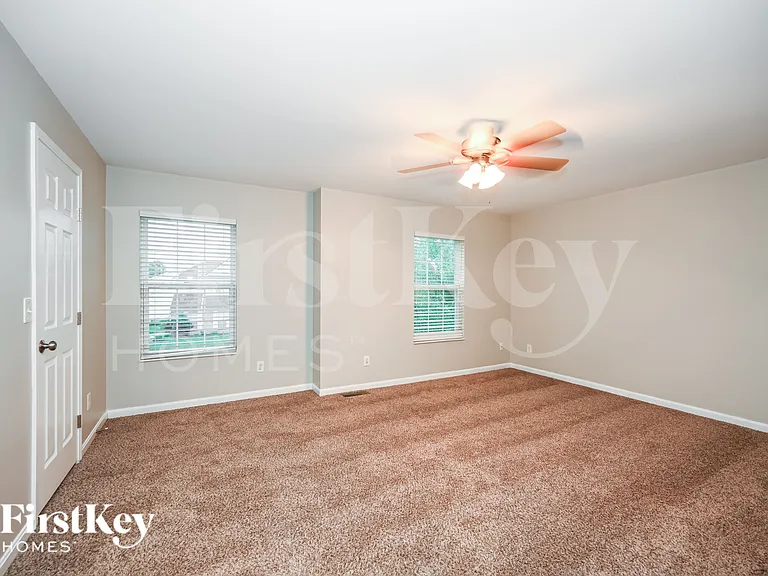 6176 Fox Run Ln — Photo 10