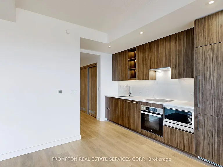 25 McMahon Dr #1110 — Photo 25