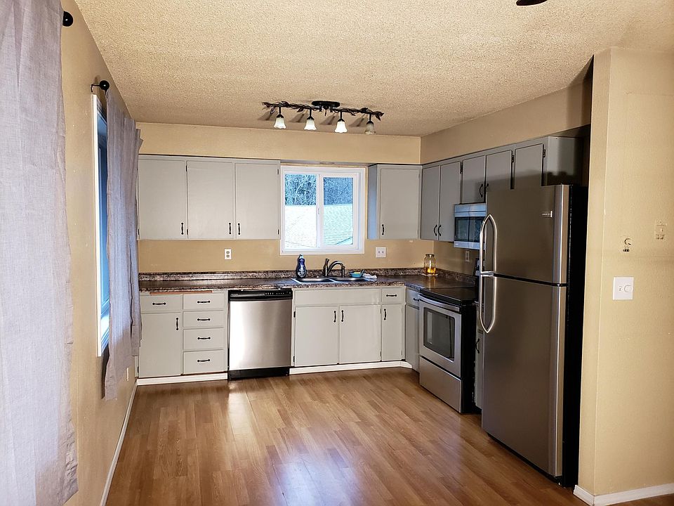 1st image of 102 Green Hill Dr