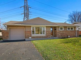 273 Wildwood Rd, Elk Grove Village, IL 60007