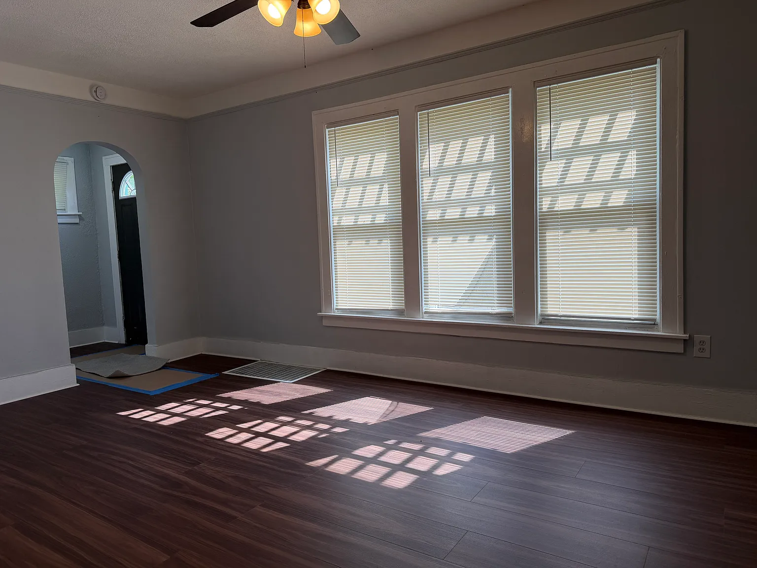 4 bed, 1.5 bath, 1476 sqft, $1,600 — Photo 3