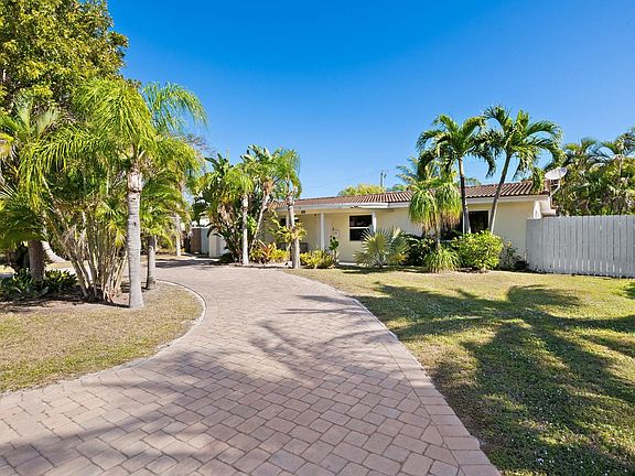 5th image of 806 SE 9th Avenue