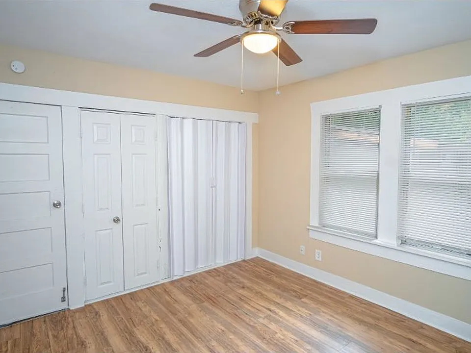 1323 Lamar