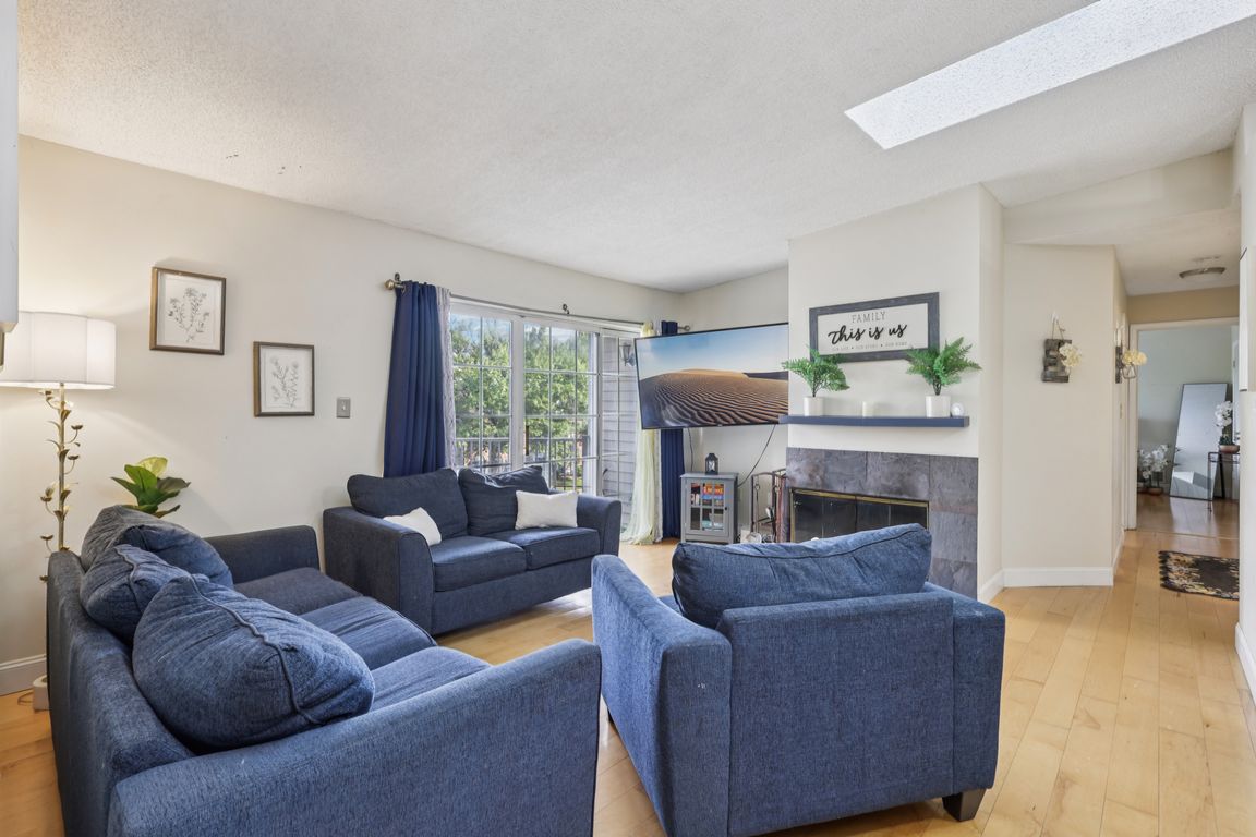 Lindsey Ct-S0209-005.jpg