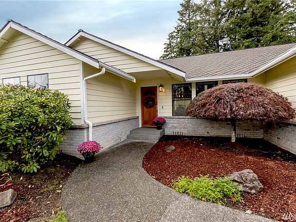3rd image of 25733 Lake Wilderness Country Club Dr SE #C