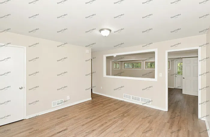 3 bed, 1.5 bath, 1104 sqft, $1,645 — Photo 4