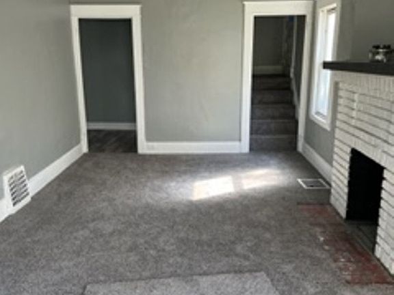 4th image of 327 E Auburndale Ave