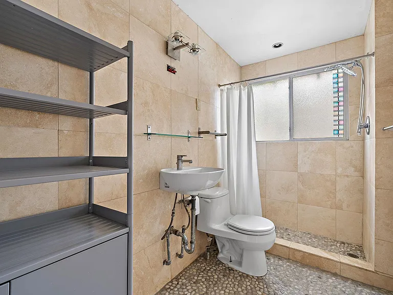 1710 Haskell St — Photo 20