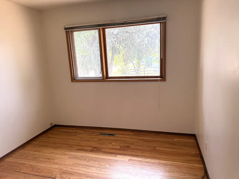 1326 E B St — Photo 6