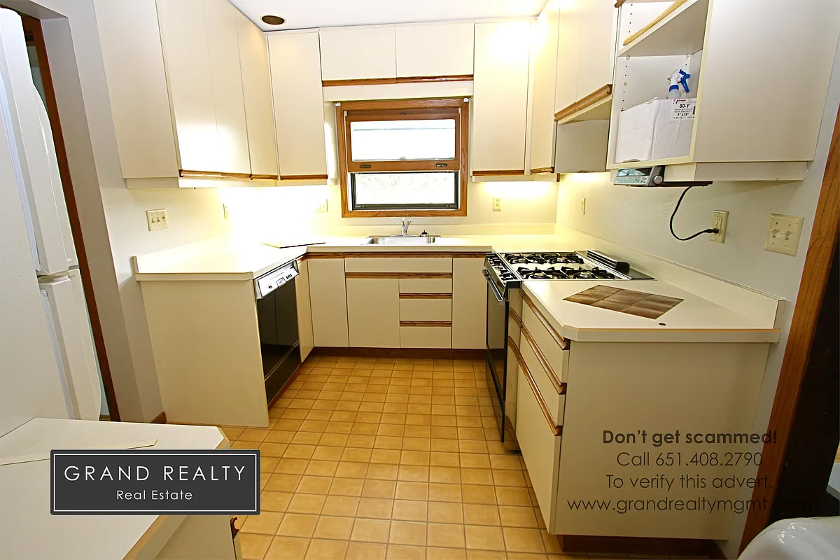 Building Photo - 1622 Sherburne Ave #1