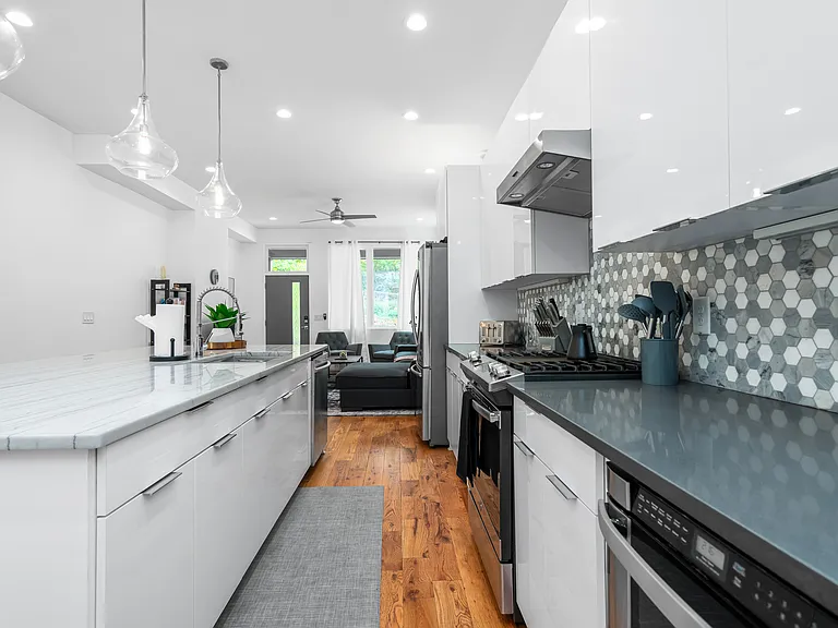 753 Fraser St SE — Photo 11