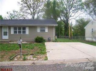 15 Rainbow Dr, Saint Peters, MO