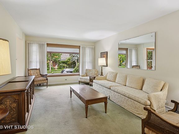 3rd image of 5843 N Forest Glen Ave