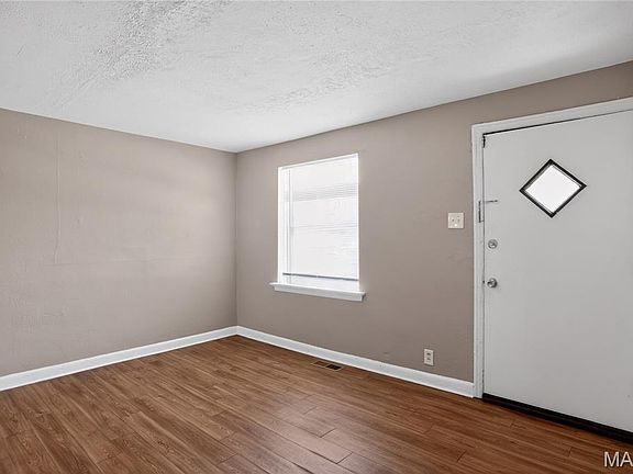 5th image of 8102 Frost Ave