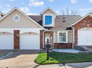 105 Cascade Circle Dr, Ballwin, MO 63021