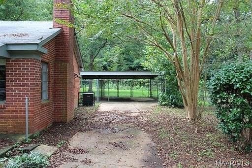4th image of 961 Parkwood Ct