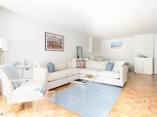 1641 Third Avenue image 1 of 10