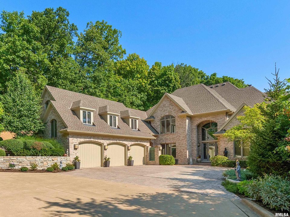 1st image of 200 W Ravinwoods Rd