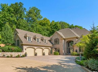 200 W Ravinwoods Rd, Peoria, IL 61615