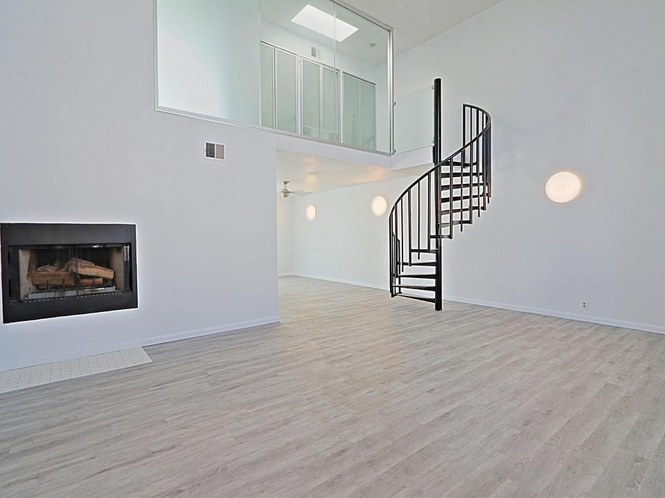 SPACIOUS living room with fireplace
