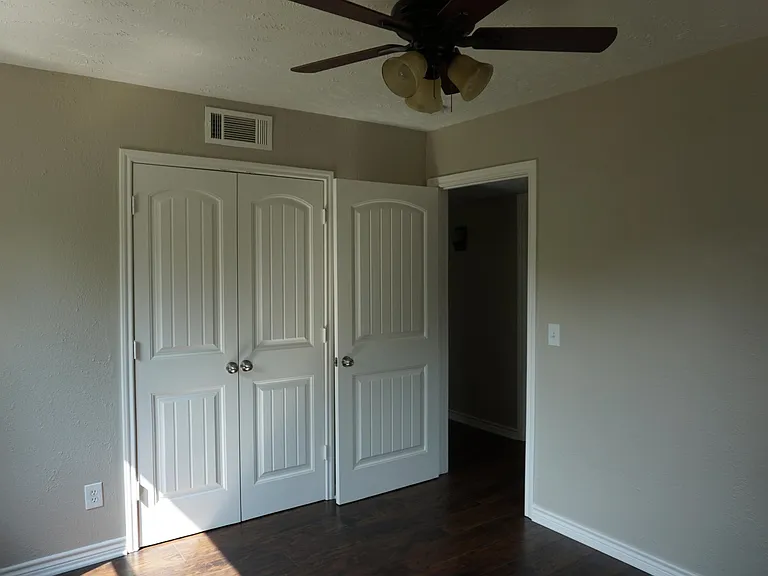 4604 Stanford Ave — Photo 7