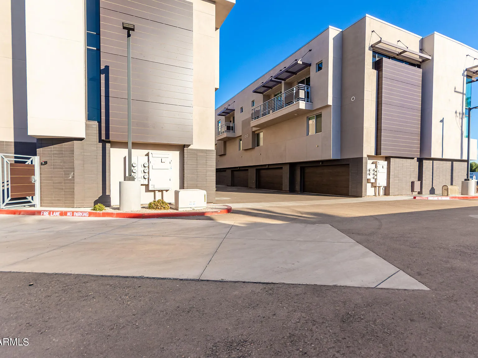 3 bed, 3.5 bath, 1816 sqft, $4,000 — Photo 1