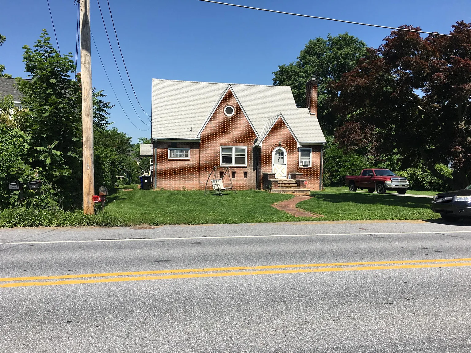 3 bed, 1100 sqft, $1,900 — Photo 1
