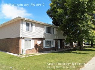 3212 Wilson Ave SW APT 9, Cedar Rapids, IA 52404