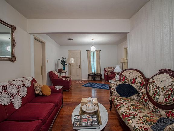 5th image of 2403 Hewes Ave