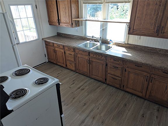 2nd image of 916 N 12th St