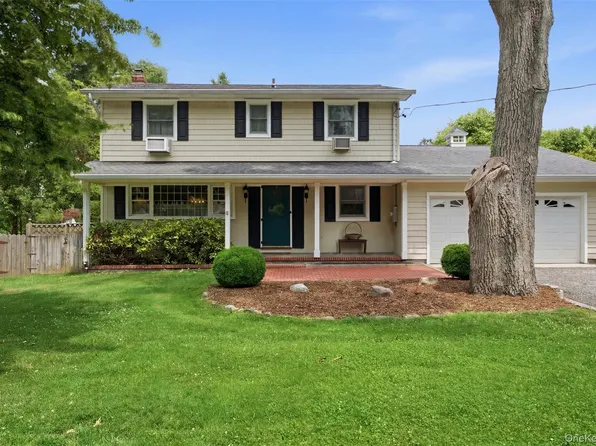 2 Ottawa Avenue, Centerport, NY 11721