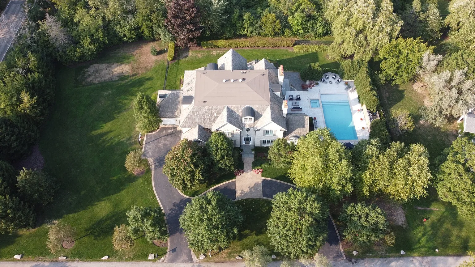 2311 Birchwood Ln photo 1