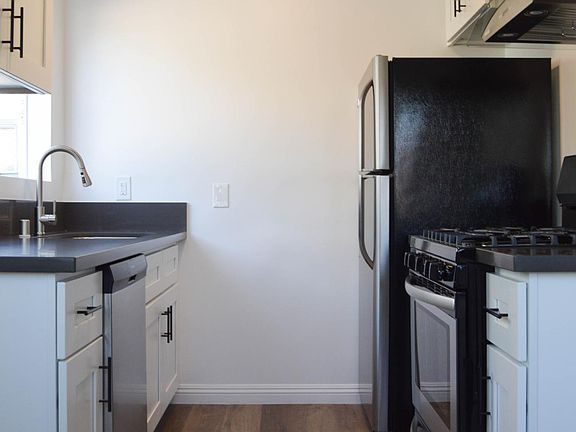 3rd image of 2305 Oakwood Ave