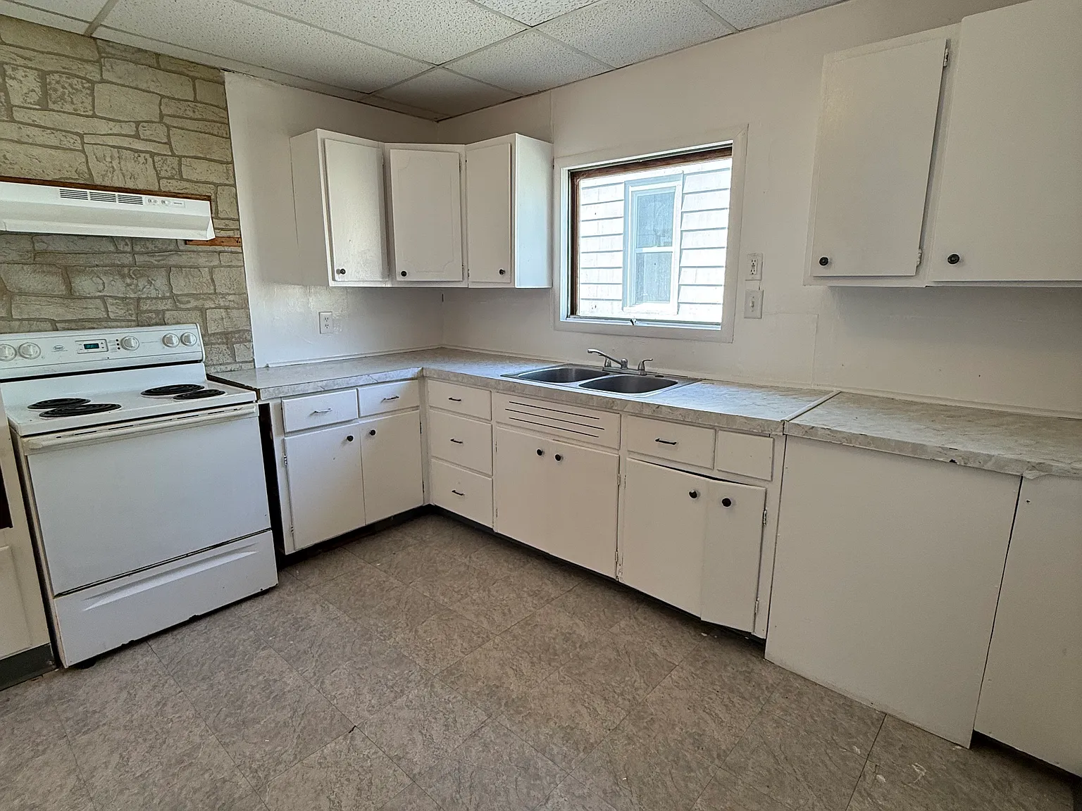 4 bed, 1.5 bath, 1300 sqft, $1,550 — Photo 4