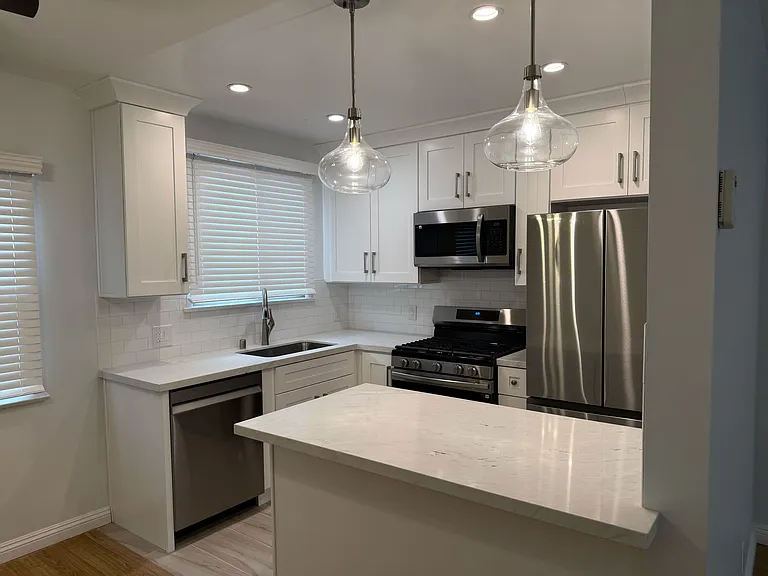 4123 1/2 W Toluca Lake Ave #4123-1/2 — Photo 3