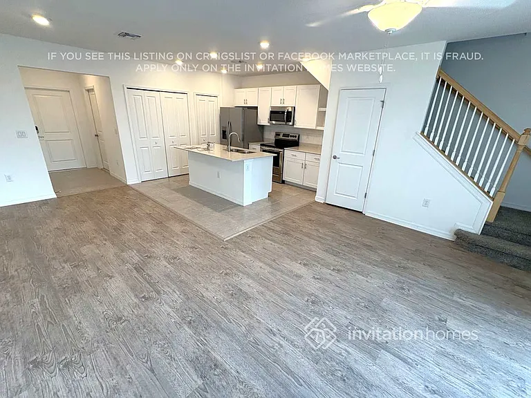 1927 E Landings Way — Photo 3