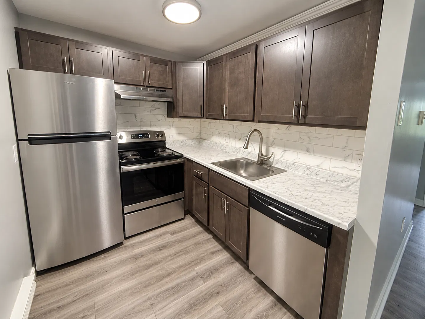 Courtview Square Apartments — Photo 2